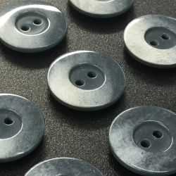 Plate Shimmer Buttons Slate (18mm/28L)