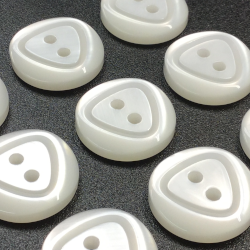 Triangle Buttons White (16mm/26L)